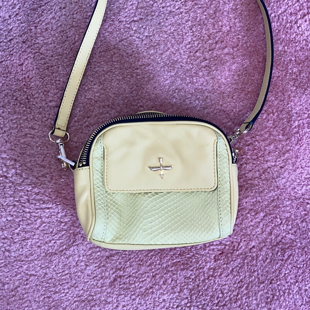 Avec les filled yellow crossbody bag